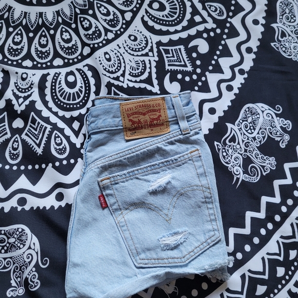 Levis distressed shorts - Picture 7 of 11